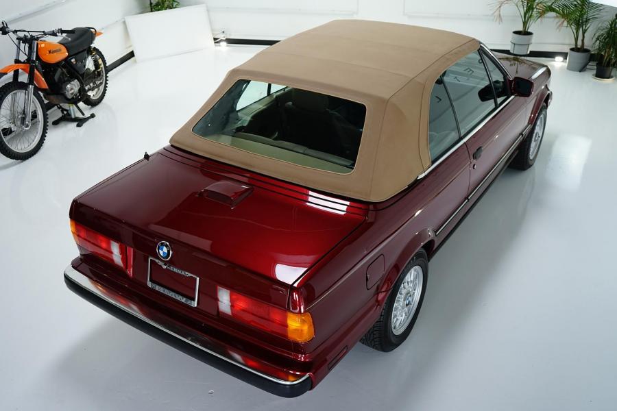  BMW 325i Convertible (Calypso Red) 1990 года  (фото 18 из 190)